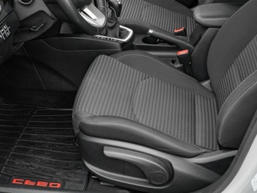 Kia Ceed III Kombi Facelifting 1.5 T-GDI 160KM 2022 Kia Cee'd GD4E578#1.5 T-GDI M K.cofania 2 stref, zdjęcie 12