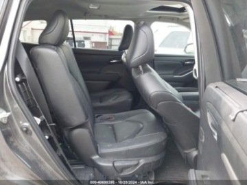 Toyota Highlander III 2023 Toyota Highlander Hybrid XLE, 2023r., 4x4, 2.5L 2.5 Hybryda 243KM, zdjęcie 9