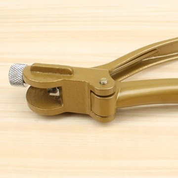 Инструмент для регулировки зубьев пилы