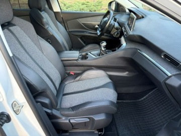 Peugeot 5008 II Crossover 1.2 PureTech 130KM 2017 Peugeot 5008 7-osobowy Półskóry Panorama dach, zdjęcie 18