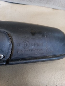 LEVÉ ZRCÁTKO MAZDA 323F E11011164
