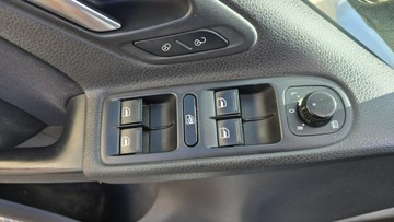 Volkswagen Golf VI Hatchback 5d 1.6 TDI-CR DPF 105KM 2009 Volkswagen Golf 2xPDC, AC auto, zdjęcie 17