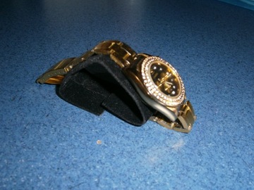 ЗОЛОТЫЕ С БРИЛЛИАНТАМИ ЖЕНСКИЕ ЧАСЫ С БРАСЛЕТОМ