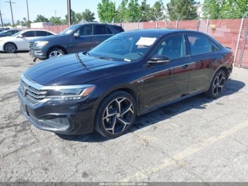 Volkswagen Passat B8 2022 Volkswagen Passat 2022 VOLKSWAGEN PASSAT 2.0T R-LINE 2.0 Benzyna 174KM, zdjęcie 2