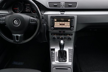Volkswagen Passat B7 Variant 2.0 TDI CR DPF BlueMotion 140KM 2013 VW Passat 2.0 TDI, DSG, Navi, Xenon, Bi-Xenon, zdjęcie 11