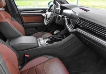 Volkswagen Touareg III SUV 3.0 V6 SCR TDI 286KM 2023 Volkswagen Touareg 3.0 286KM V6 TDI 4Motion R-Line Dach panoramiczny Hak N, zdjęcie 13