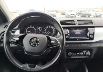 Skoda Fabia III Kombi Facelifting 1.0 TSI 95KM 2021 Skoda Fabia Ambition Plus 1.0 TSI 95 KM Klimatyzacja Kamera Czujniki ASO, zdjęcie 8