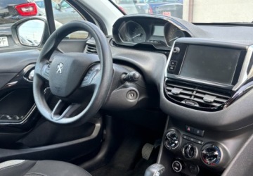 Peugeot 208 I Hatchback 5d Facelifting 1.2 PureTech 82KM 2016 Peugeot 208 2016r 1.2 Benzyna 82KM, zdjęcie 9