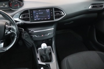 Peugeot 308 II SW Facelifting 1.5 BlueHDI 130KM 2019 Peugeot 308 1.5 BlueHDi, Salon Polska, Serwis ASO, zdjęcie 7