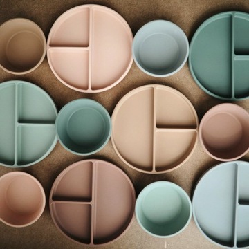 MUSHIE Силиконовая тарелка на присоске Цвет слоновой кости