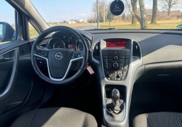 Opel Astra J GTC 1.4 Turbo ECOTEC 140KM 2013 Opel Astra Niski przebieg, zadbany, 1.4 turbo 140 koni 1.4 Benzyna 140KM, zdjęcie 12