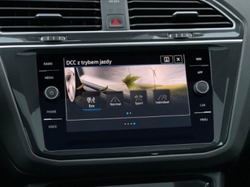 Volkswagen Tiguan II SUV Plug-in 1.4 TSI e-HYBRID 245KM 2022 Volkswagen Tiguan Tiguan 1.4 TSI Plug In DSG Highline LED Matrix Hak AsoFV, zdjęcie 35