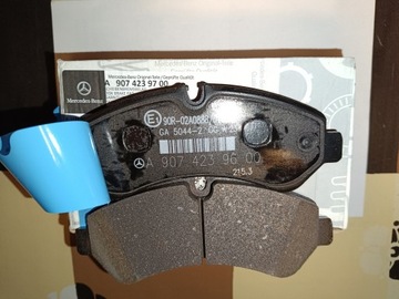 KLOCKI HAMULCOWE TYŁ MERCEDES SPRINTER C907 A 9074239700 ORYGINAŁY