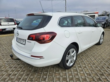 Opel Astra J Sports Tourer 1.4 Turbo ECOTEC 140KM 2012 Opel Astra 1,4 benzyna 140KM zarejestrowany, zdjęcie 3