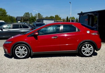 Honda Civic VIII Hatchback 3d 1.8 i-VTEC 140KM 2011 Honda Civic 1.8 i-VTEC 140KM benzyna niski przebieg PDC Climatronic welur, zdjęcie 10