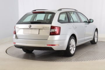 Skoda Octavia III Kombi Facelifting 1.6 TDI 115KM 2017 Skoda Octavia 1.6 TDI, Salon Polska, Klima, zdjęcie 4