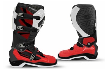 Кроссовки Forma PILOT BLACK/RED/WHITE 43