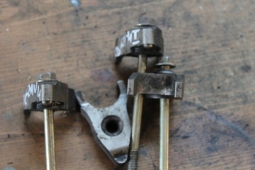 КРЕПЛЕНИЕ РУЧКИ ИНЖЕКЦИОННОГО СТЕКЛА RAV 4 II 2.0 D4D