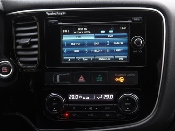 Mitsubishi Outlander III SUV Facelifting 2015 2.0 MIVEC 150KM 2016 Mitsubishi Outlander 2.0, Salon Polska, zdjęcie 11