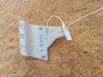 8301A817 VÝZTUHA SVĚTLA LEVÝ PŘEDNÍ CITROEN C-CROSSER OUTLANDER