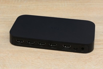 Philips Hue Play HDMI Sync Box Синхронизация света с телевизором и играми с помощью 4x HDMI