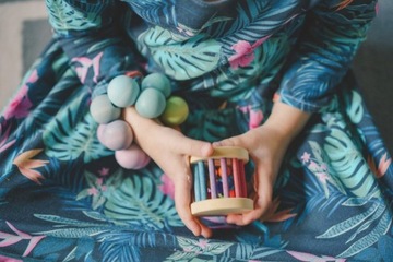 Прорезыватель Grimm RAINBOW PEARLS с захватом WOOD 0+