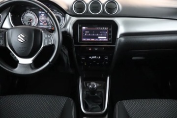 Suzuki Vitara III SUV Facelifting 1.0 BoosterJet 111KM 2019 Suzuki Vitara 1.0 BoosterJet, Salon Polska, zdjęcie 11