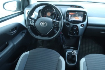 Toyota Aygo II Hatchback 3d Facelifting 1.0 VVT-i 72KM 2019 Toyota Aygo 1.0 VVT-i, Klima, Tempomat, Parktronic, zdjęcie 6