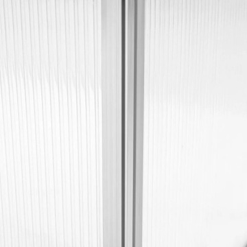 Грядка из поликарбоната для посадки растений в небольшой домашней теплице.