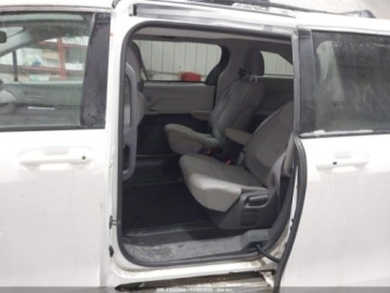 Toyota Sienna III 2021 Toyota Sienna Le, 2021r., 4x4, 2.5L 2.5 Benzyna 189KM, zdjęcie 7