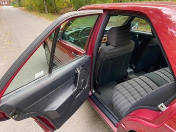 Mercedes 190 1.8 i 109KM 1993 Mercedes-Benz W201 (190) Mercedes Benz 190 1.8 Super Stan 1.8 Benzyna 109KM, zdjęcie 20