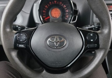 Toyota Aygo II Hatchback 3d Facelifting 1.0 VVT-i 72KM 2020 Toyota Aygo Toyota Aygo 1.0 VVT-i X-play Fv23 Kinto Leasing 72KM, zdjęcie 10
