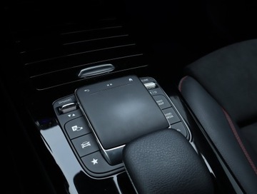 Mercedes Klasa A W177/V177 Hatchback 1.3 200 163KM 2020 Mercedes A A 200, Salon Polska, Automat, Skóra, zdjęcie 12