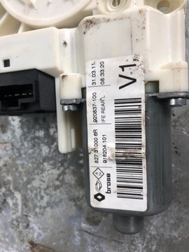 MOTOREK OKNO LATITUDE LEVÝ ZADNÍ 827310006R