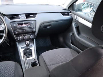 Skoda Octavia II Hatchback Facelifting 1.2 TSI 105KM 2013 Skoda Octavia 1.2 TSI, Salon Polska, Serwis ASO, zdjęcie 7