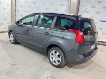 Peugeot 5008 I Minivan 1.6 HDi FAP 115KM 2013 Peugeot 5008 Style 1.6hdi 115KM 7-osob Sprawdz 1.6 Diesel 115KM, zdjęcie 4
