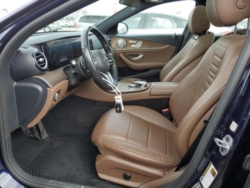 Mercedes Klasa E W213 2020 Mercedes-Benz Klasa E 2020, 2.0L, od ubezpieczalni 2.0 Benzyna 299KM, zdjęcie 6
