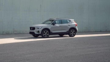 VOLVO XC40 B3 PLUS DARK [PRODUKCJA 2025R.]