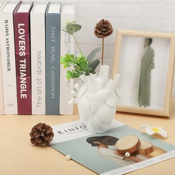 Ваза для цветов с анатомическим сердцем, смола-черный