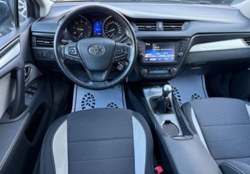 Toyota Avensis III Wagon Facelifting 2015 2.0 D-4D 143KM 2018 Toyota Avensis salon Polska 2.0 Diesel 143KM, zdjęcie 4