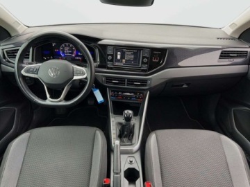 Volkswagen Polo VI Hatchback 5d Facelifting 1.0 MPI 80KM 2022 Volkswagen Polo 1.0MPI 80KM Life SerwisASO Led Virtual App-Connect Clima F, zdjęcie 14