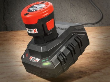 Литий-ионный аккумулятор Parkside 12 В 2 Ач с зарядным устройством GRIZZLY