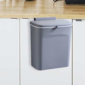 Контейнер для мусора крепится на стену под раковиной, дверца шкафа для компоста на кухне, серая