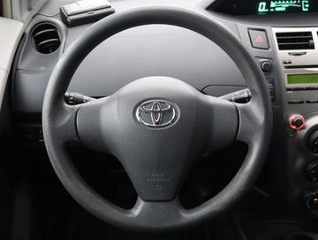 Toyota Yaris II Hatchback 5d 1.0 VVT-i 69KM 2010 Toyota Yaris 1.0 VVT-i, Salon Polska, Serwis ASO, zdjęcie 15