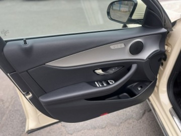 Mercedes Klasa E W213 2019 Mercedes E 220 Automat Bogate wyposażenie 2019, zdjęcie 5