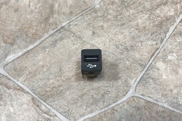 PŘÍDAVNÉ SPONA MULTIMEDIA (AUX/USB) BMW 3 (E90) 9167196 2.0L DIESEL 130KW