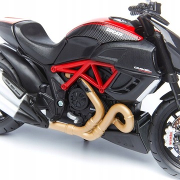 Ducati Diavel Carbon model do składania skala 1:12