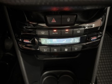 Peugeot 2008 I SUV Facelifting 1.2 PureTech 110KM 2017 Peugeot 2008 1.2 Pure Tech Allure S&amp;S I (2013-2019, zdjęcie 17