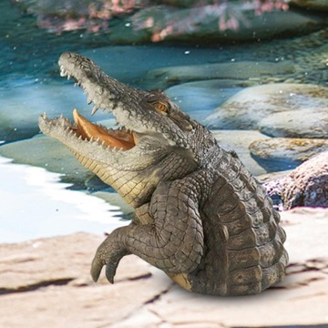 Статуя у бассейна Статуя в саду Крокодил