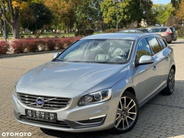 Volvo V60 I Kombi Facelifting 2.0 D4 DRIVE-E 190KM 2015 Volvo V60 Volvo V60 D4 Momentum 2.0 Diesel 190KM, zdjęcie 6